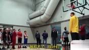 被小屁孩拱扣篮 约基奇：你们看我扣过吗？😂我从来不扣篮！