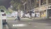 无语！老哥在车里看皇马被绝杀，结果来了俩小毛贼偷车🤣