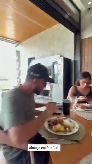 维尼修斯也太难了！女友把全家朋友都拎入住，豪宅秒变酒店！😂